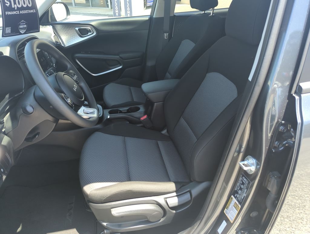 Used 2025  Kia LX image 12