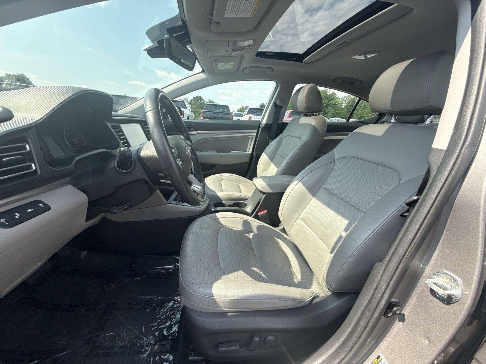 Used 2020 Fluid Metal Hyundai Limited image 14