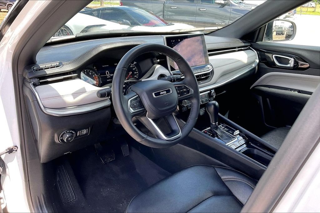 Used 2024 White/off-white Jeep Limited image 14