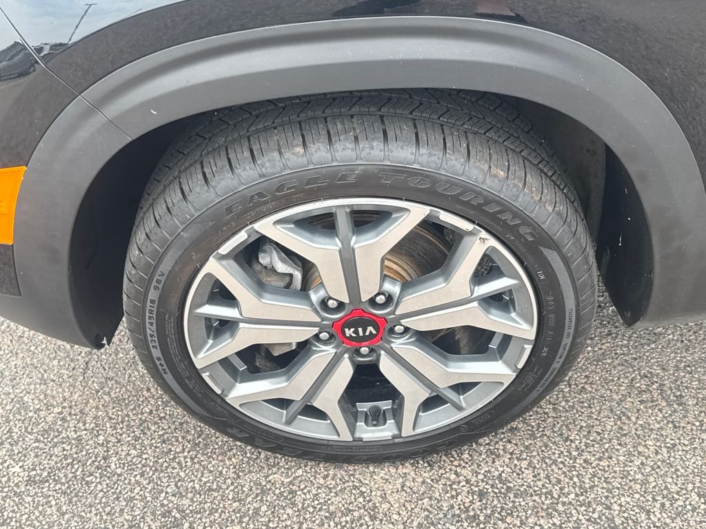 Used 2021 Black Kia S image 39