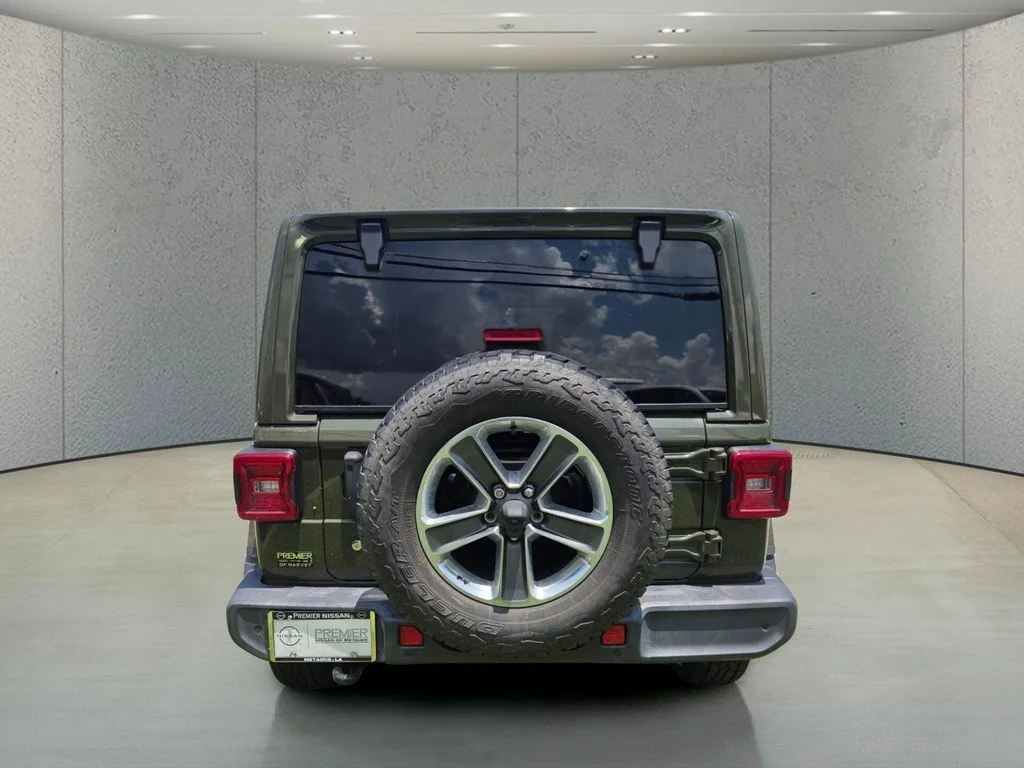 Used 2020 Green Jeep Unlimited Sahara image 4