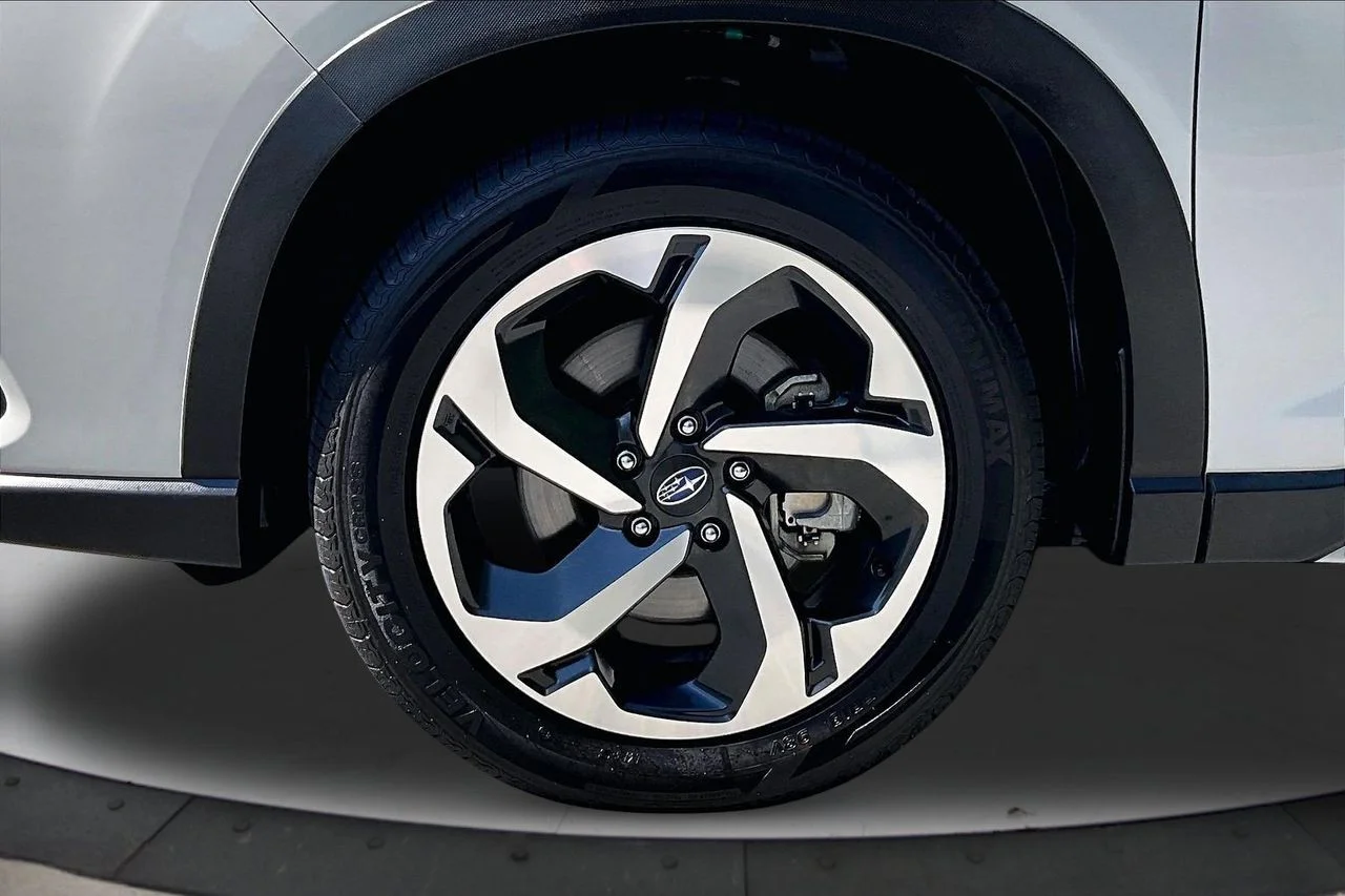 Used 2022 White Subaru Touring image 34