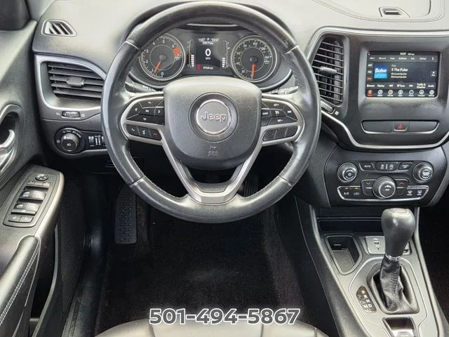 Used 2019 Gray Jeep Latitude Plus image 11
