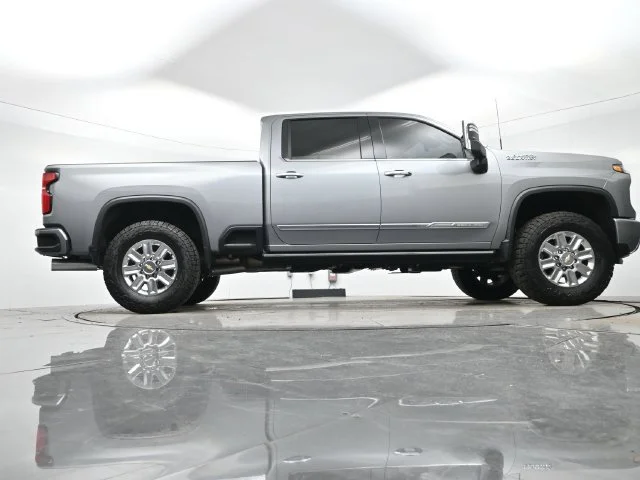 Used 2025 Sterling Gray Metallic Chevrolet High Country image 32