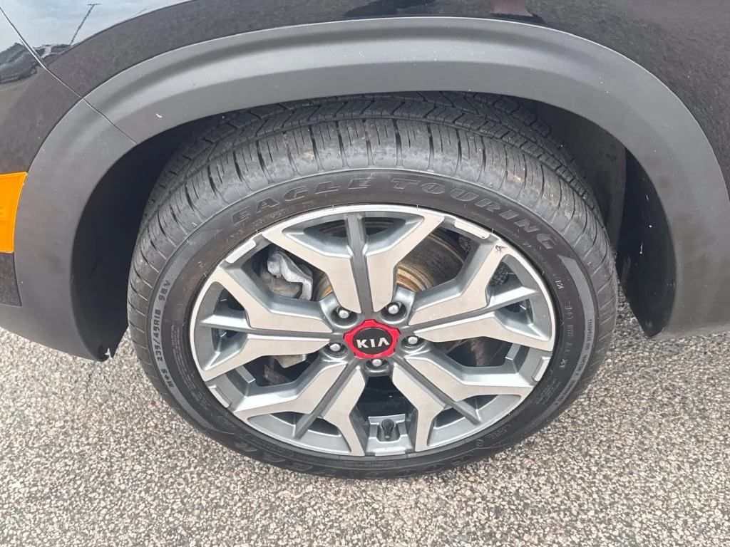 Used 2021 Black Kia S image 39