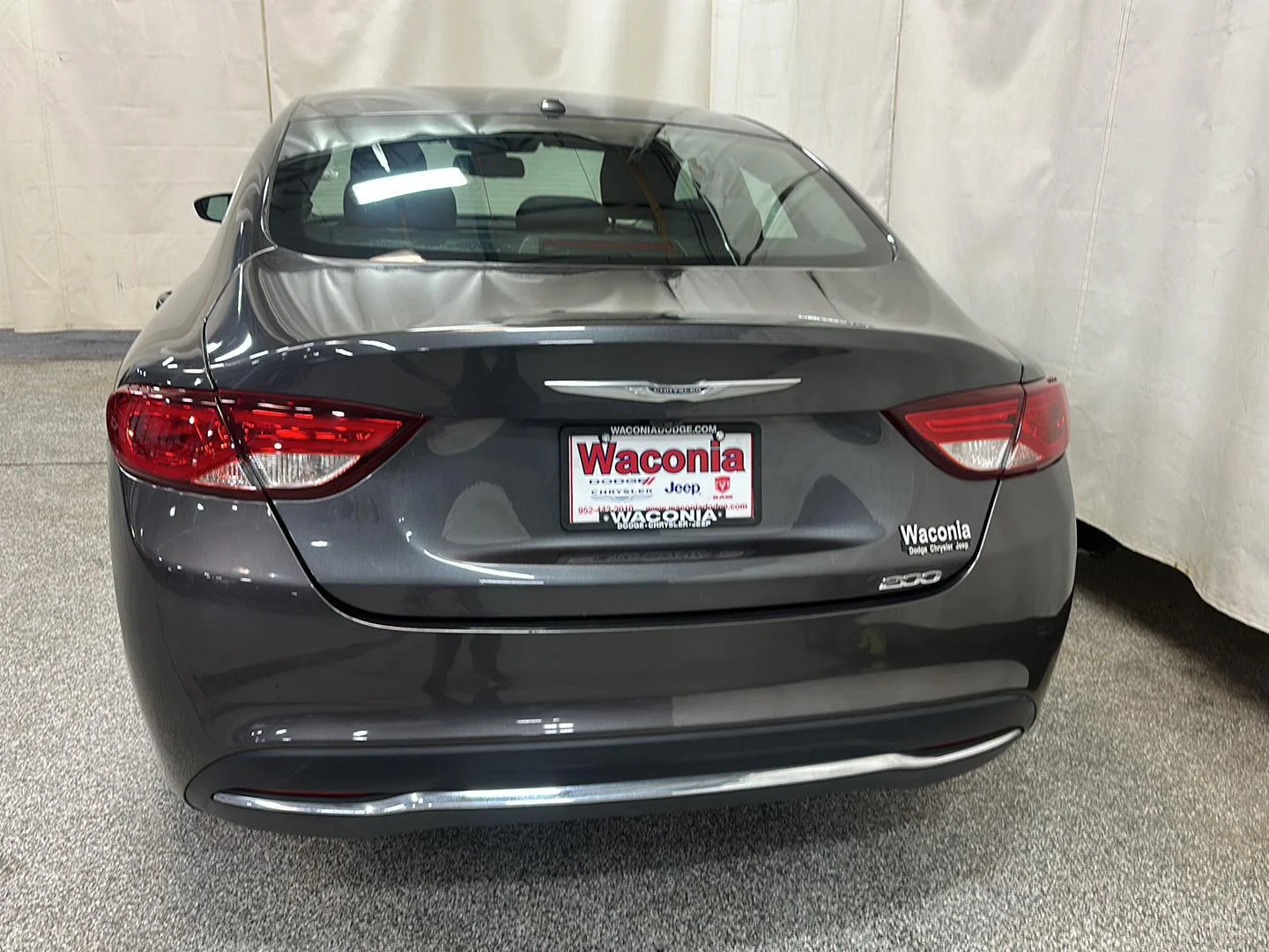 Used 2016 Granite Crystal Metallic Clearcoat Chrysler Limited image 4