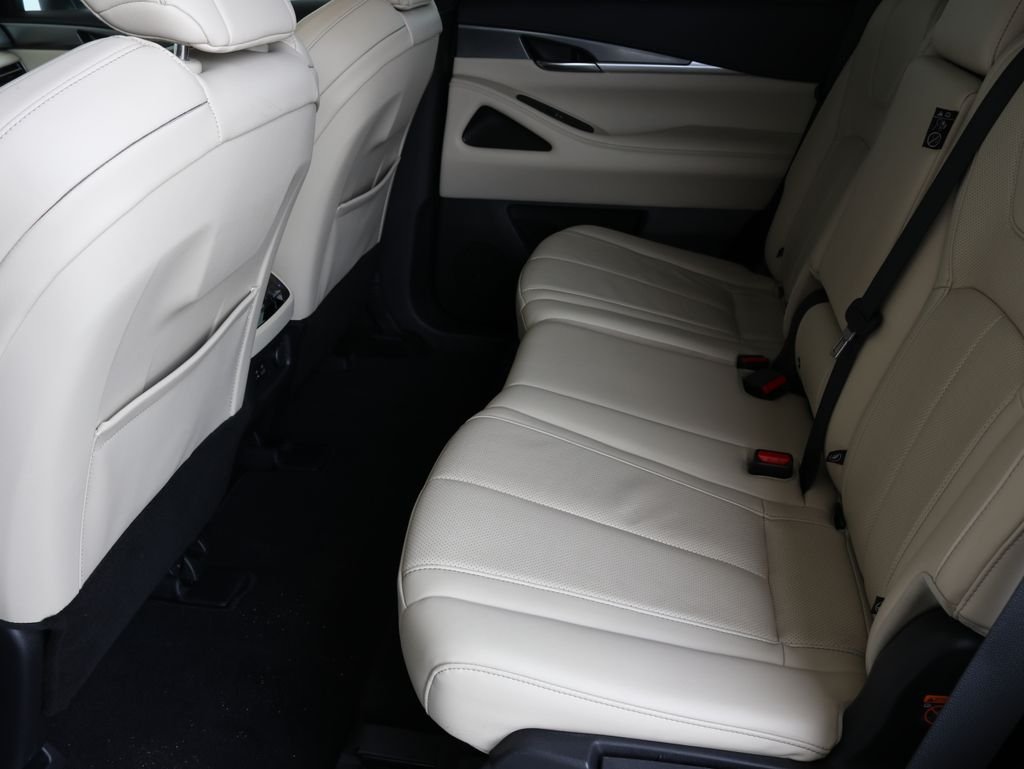 Certified Used 2023 White INFINITI LUXE image 32