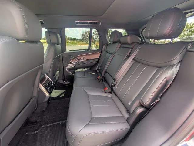 2025 Land Rover Range Rover SE - Photo 13