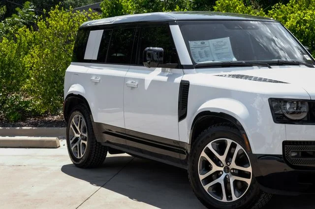 2025 Land Rover Defender V8 - Photo 8