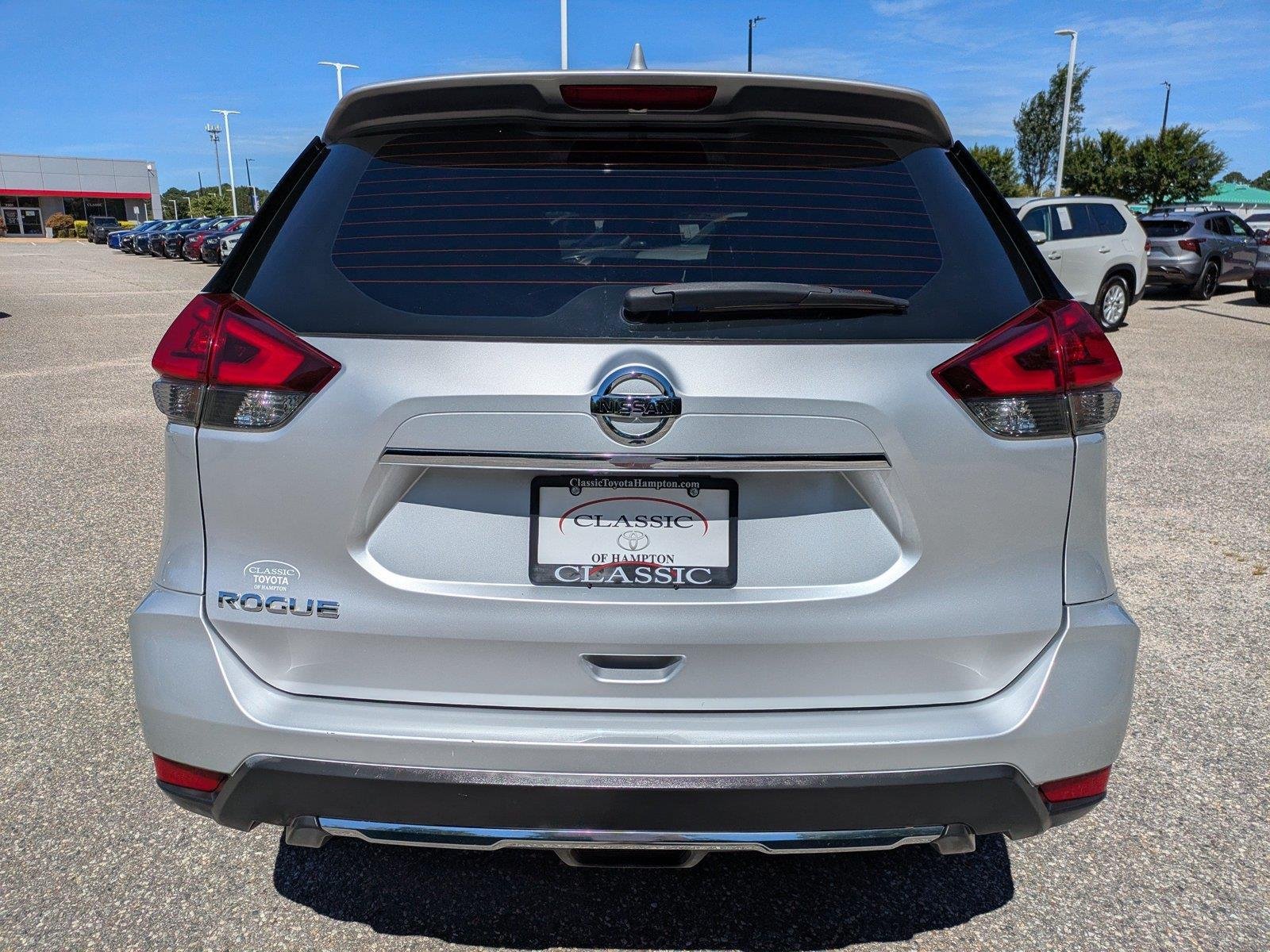 Used 2020 Brilliant Silver Metallic Nissan S image 5