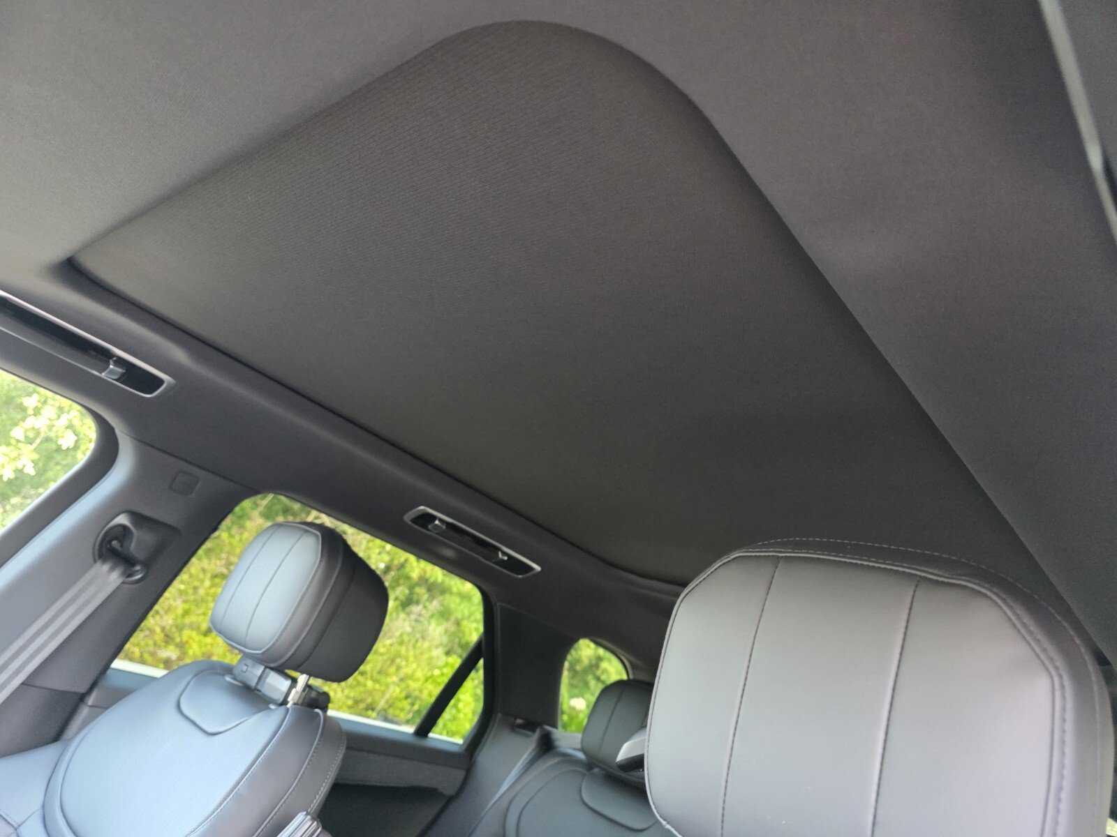 New 2026 Carpathian Grey Land Rover P400 Dynamic SE image 13