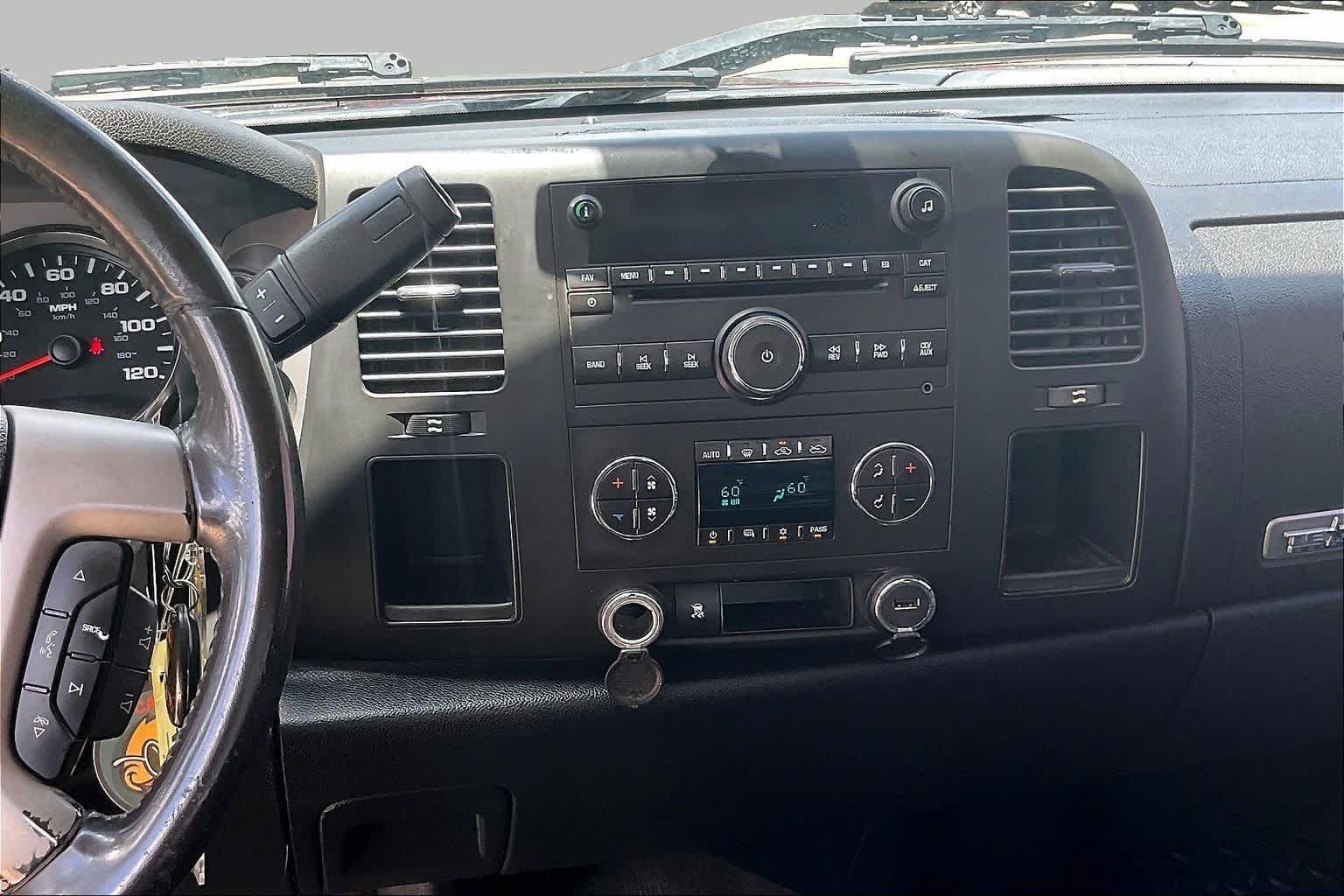 Used 2011 BLACK Chevrolet LT image 6