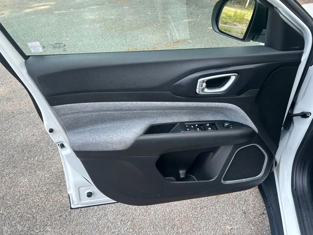 Used 2024 White Jeep Latitude image 15