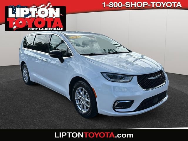 2024 Chrysler Pacifica Touring L's photo