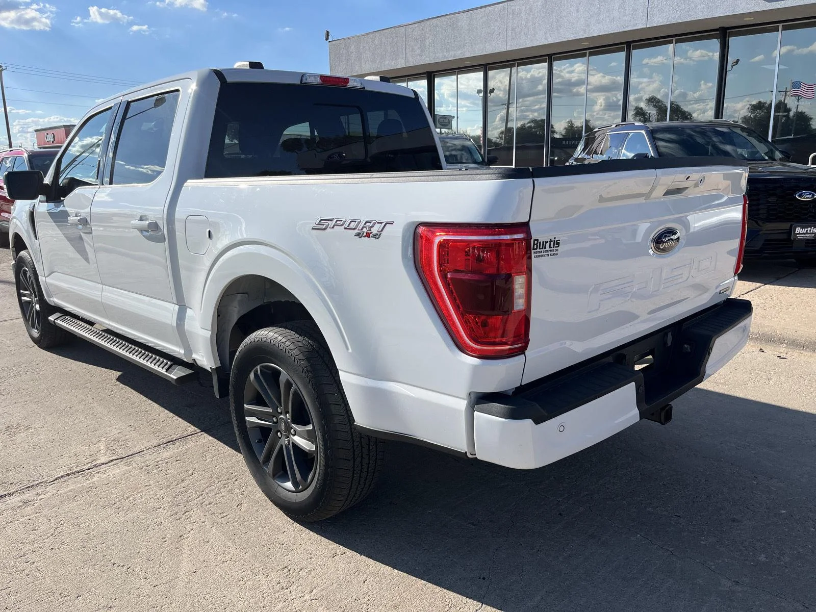 Certified Used 2023 Oxford White Ford XLT image 10