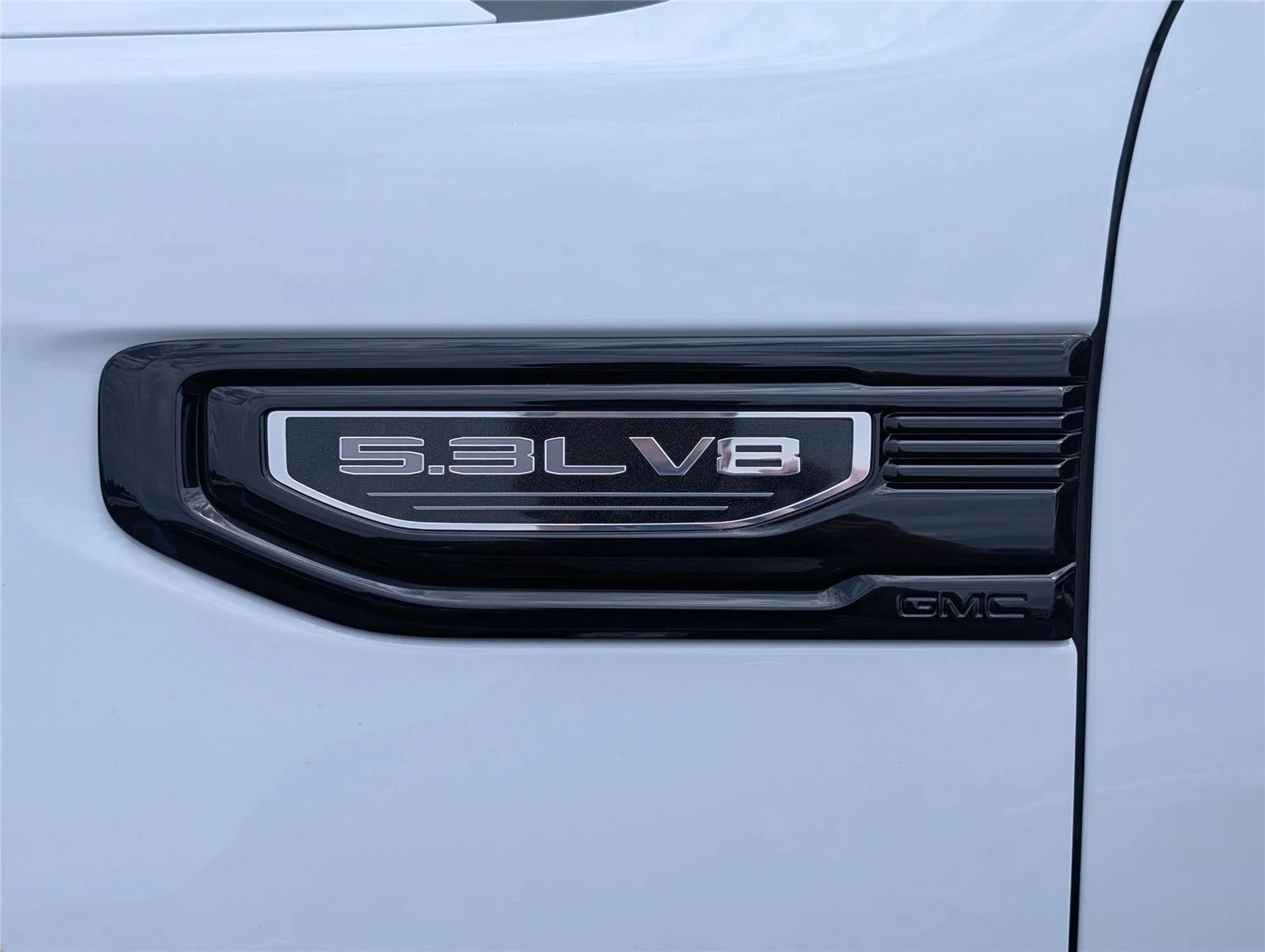 New 2026 Summit White GMC Elevation image 37