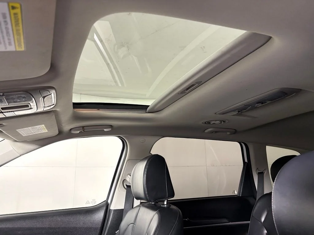 Used 2022 White Kia S image 20