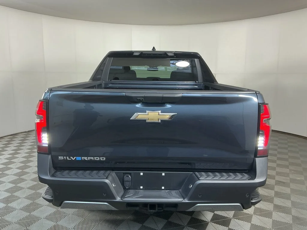 New 2026 Blue Smoke Metallic Chevrolet LT - Standard Range image 7