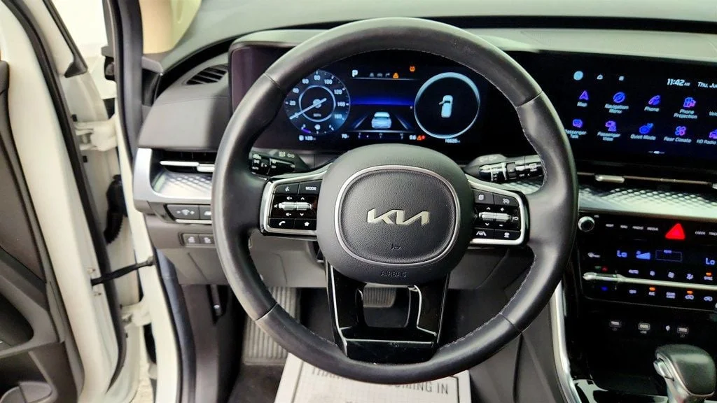 Used 2024 Snow White Pearl Kia SX Prestige FWD image 14