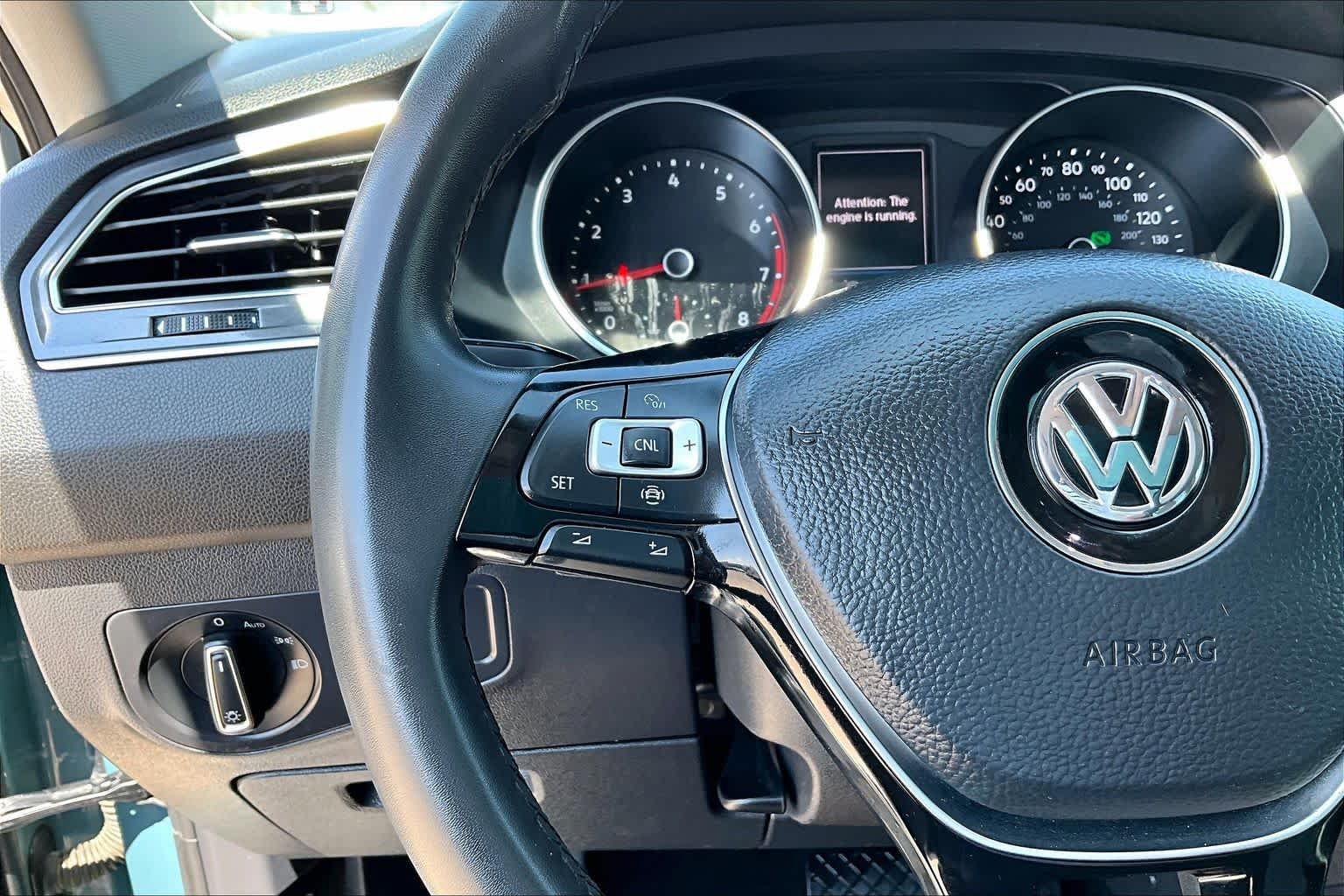 Used 2020 Stone Blue Metallic Volkswagen SE image 24