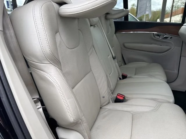 Used 2018 Onyx Black Metallic Volvo Inscription image 13