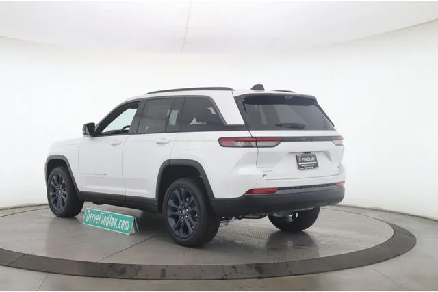 New 2026 Bright White Clear-Coat Exterior Paint Jeep  image 8