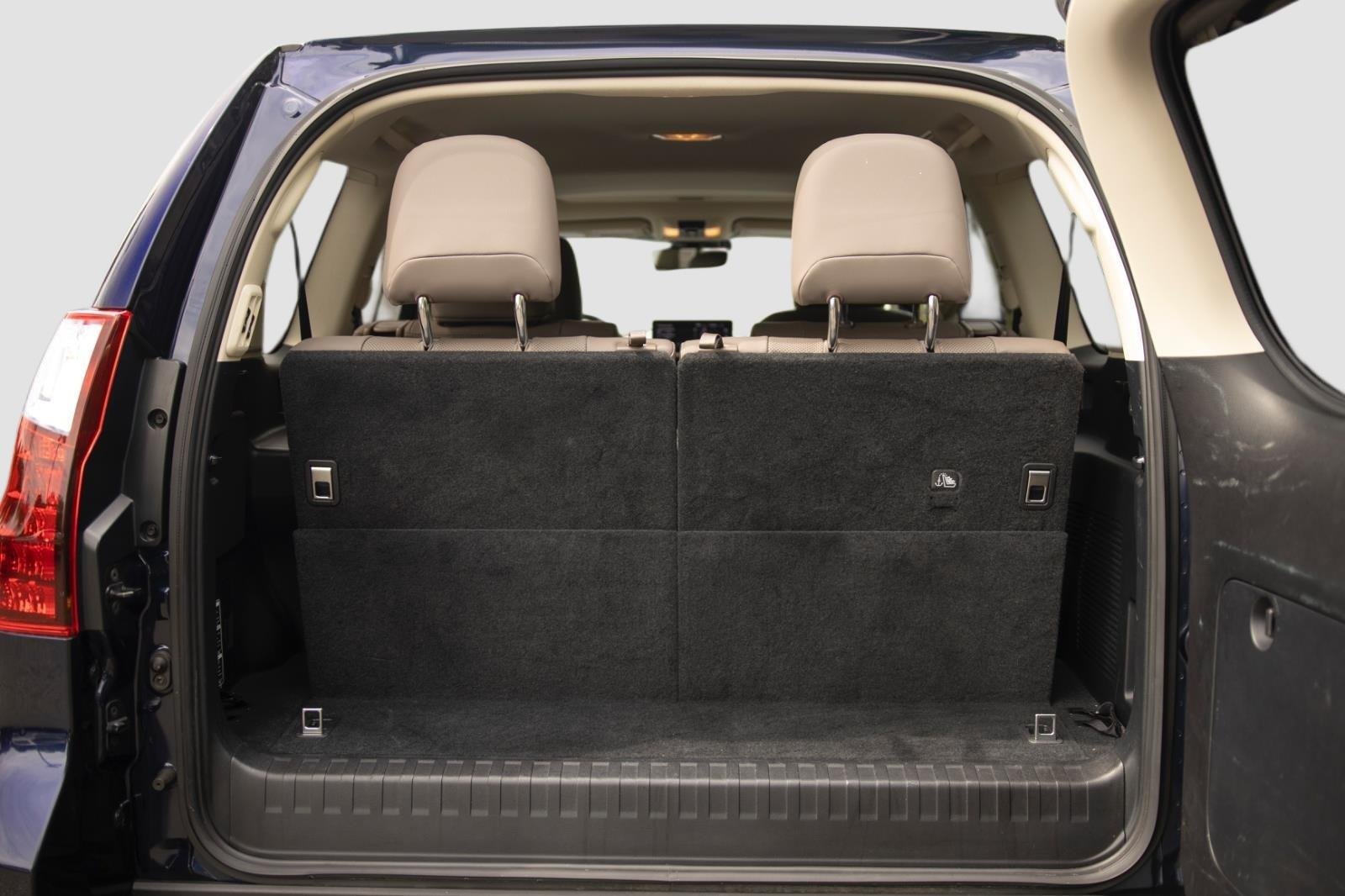 Used 2022 Blue Lexus GX 460 Premium image 23