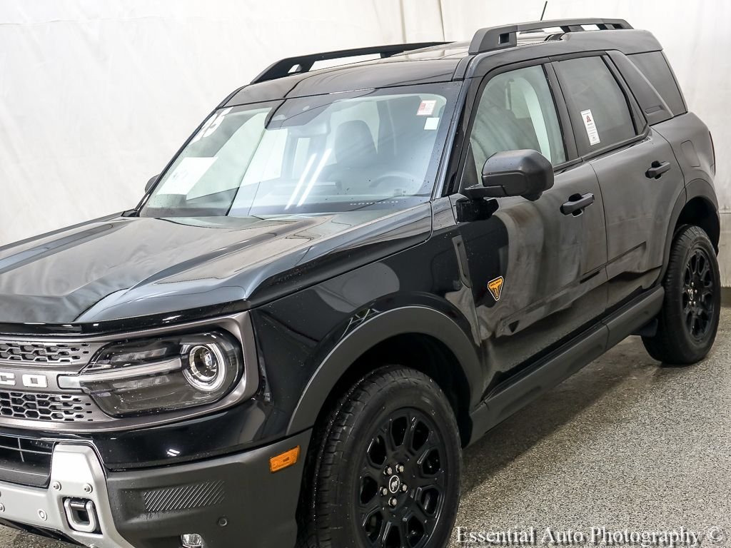 Used 2025 Shadow Black Ford Badlands image 5