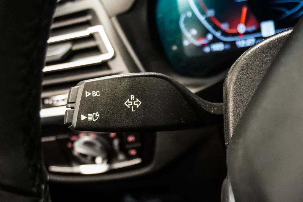 Used 2022 Black BMW sDrive30i image 21
