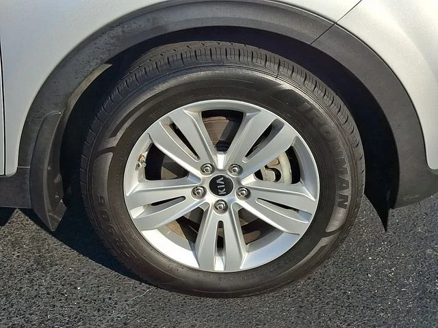 Used 2017 Silver Kia LX image 8
