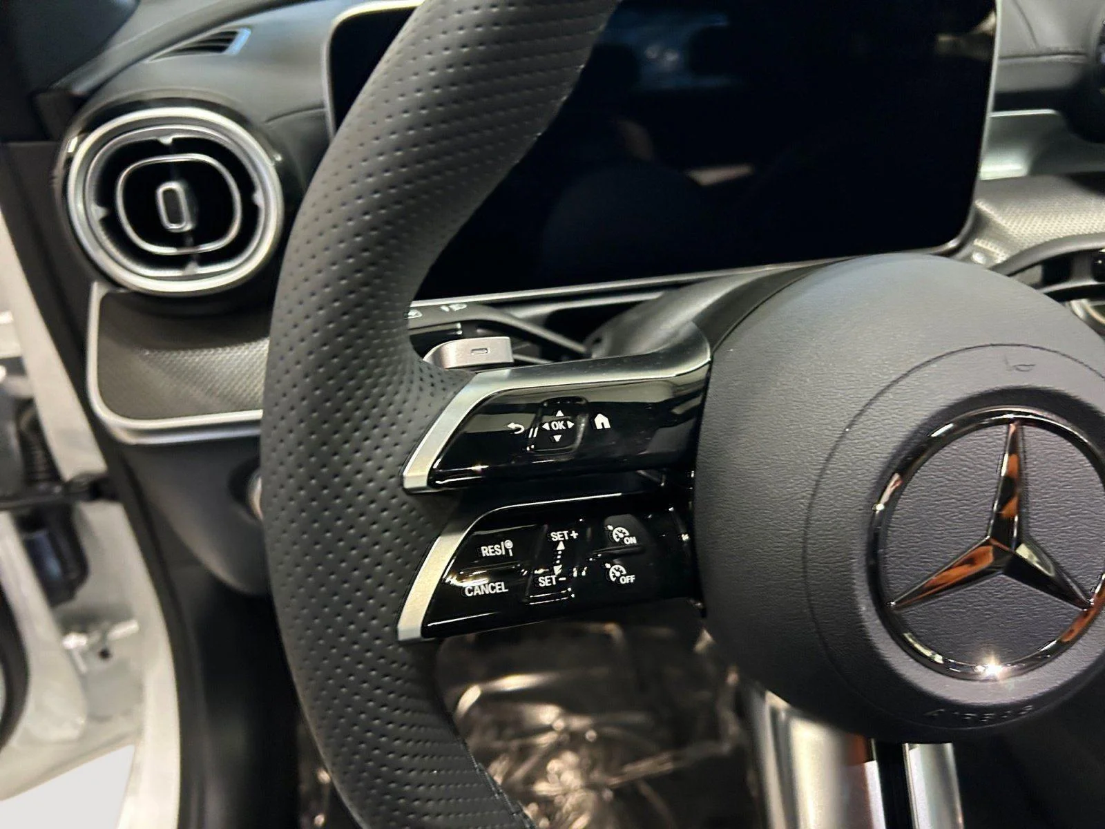 New 2026 Polar White Mercedes-Benz C 300 image 24
