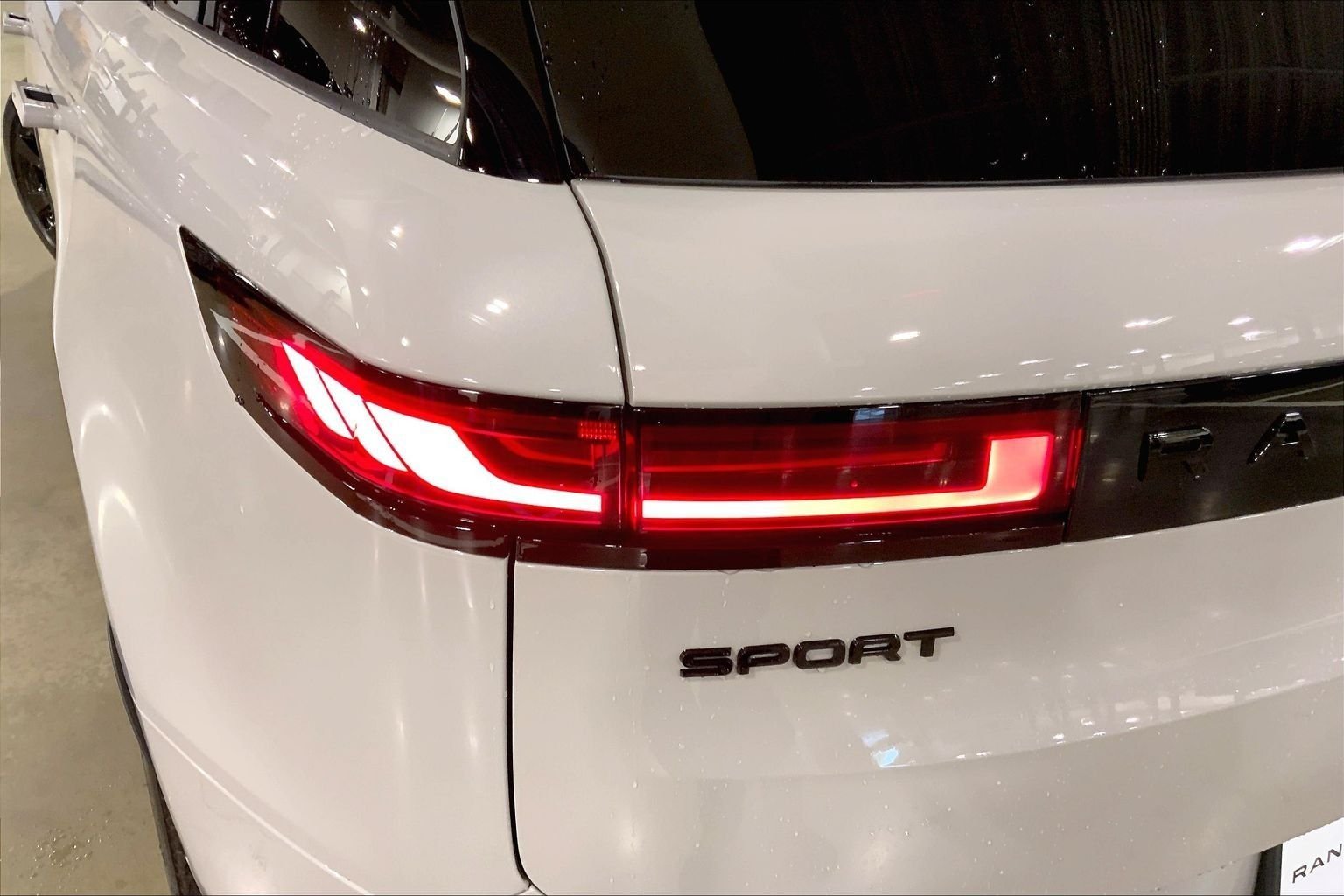 New 2026 Borasco Grey LAND ROVER Dynamic SE image 14