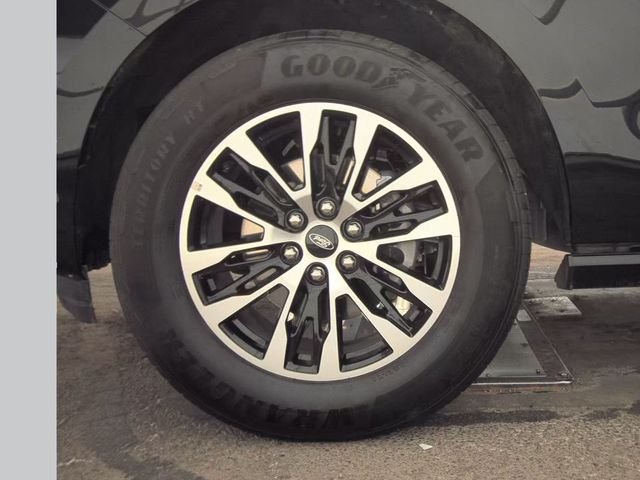 Used 2025 Black Ford Platinum image 25