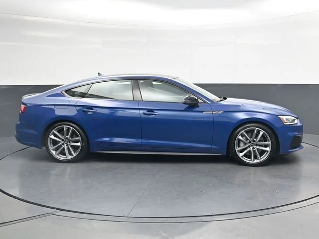 Used 2019  Audi Premium Plus image 3