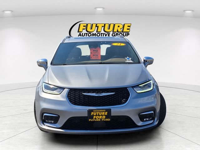 Used 2021 Silver Chrysler Limited image 2