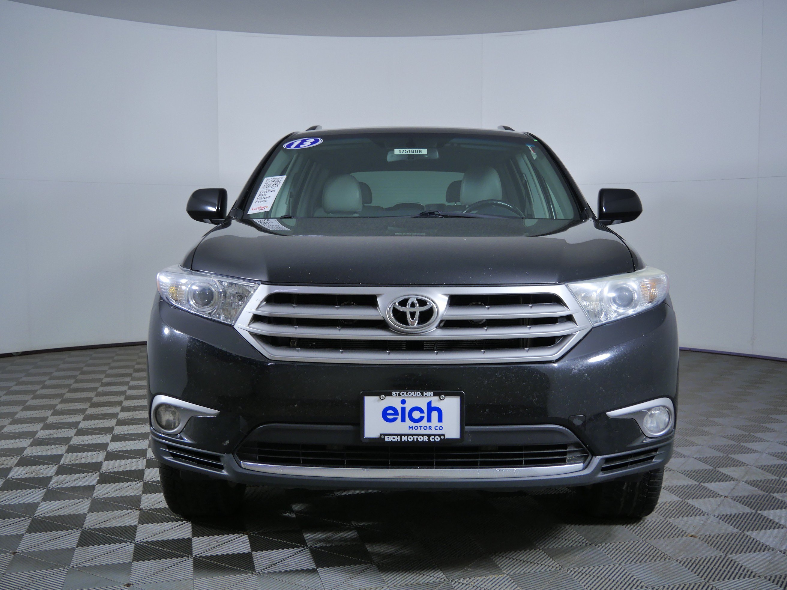 Used 2013 Toyota Highlander Limited with VIN 5TDDK3EH9DS258810 for sale in St. Cloud, MN