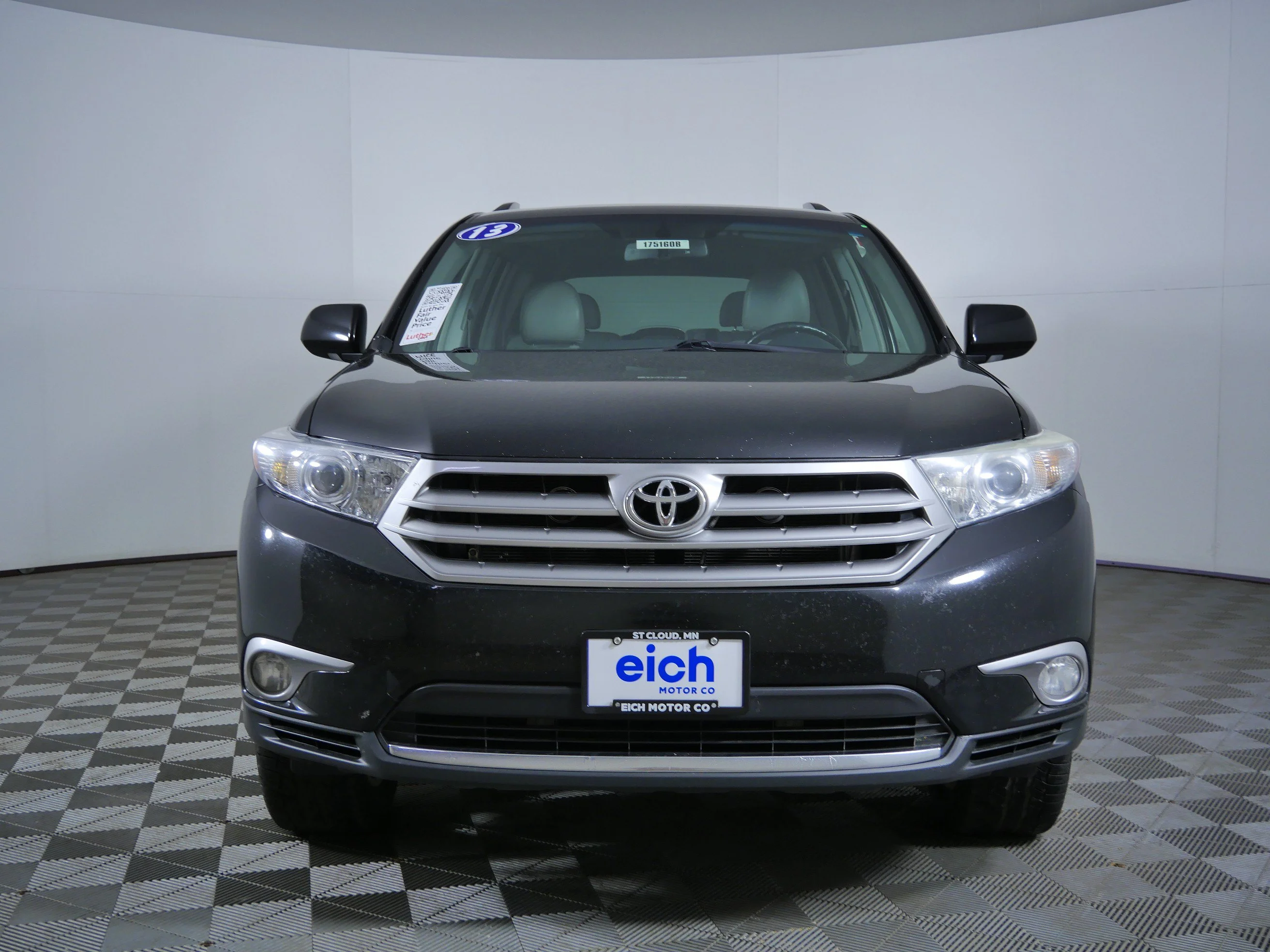Used 2013 Toyota Highlander Limited with VIN 5TDDK3EH9DS258810 for sale in St. Cloud, MN