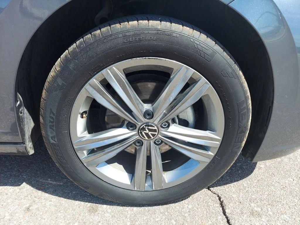 Used 2024 Gray Volkswagen 1.5T SE image 9