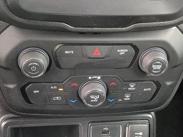 Used 2019 White Jeep Latitude image 23