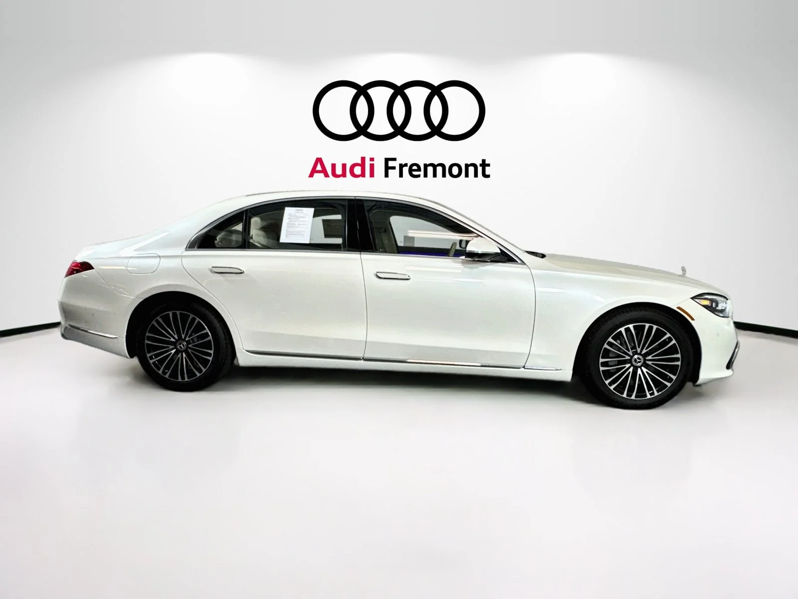 Used 2023 Manufaktur Diamond White Mercedes-Benz S 500 image 4