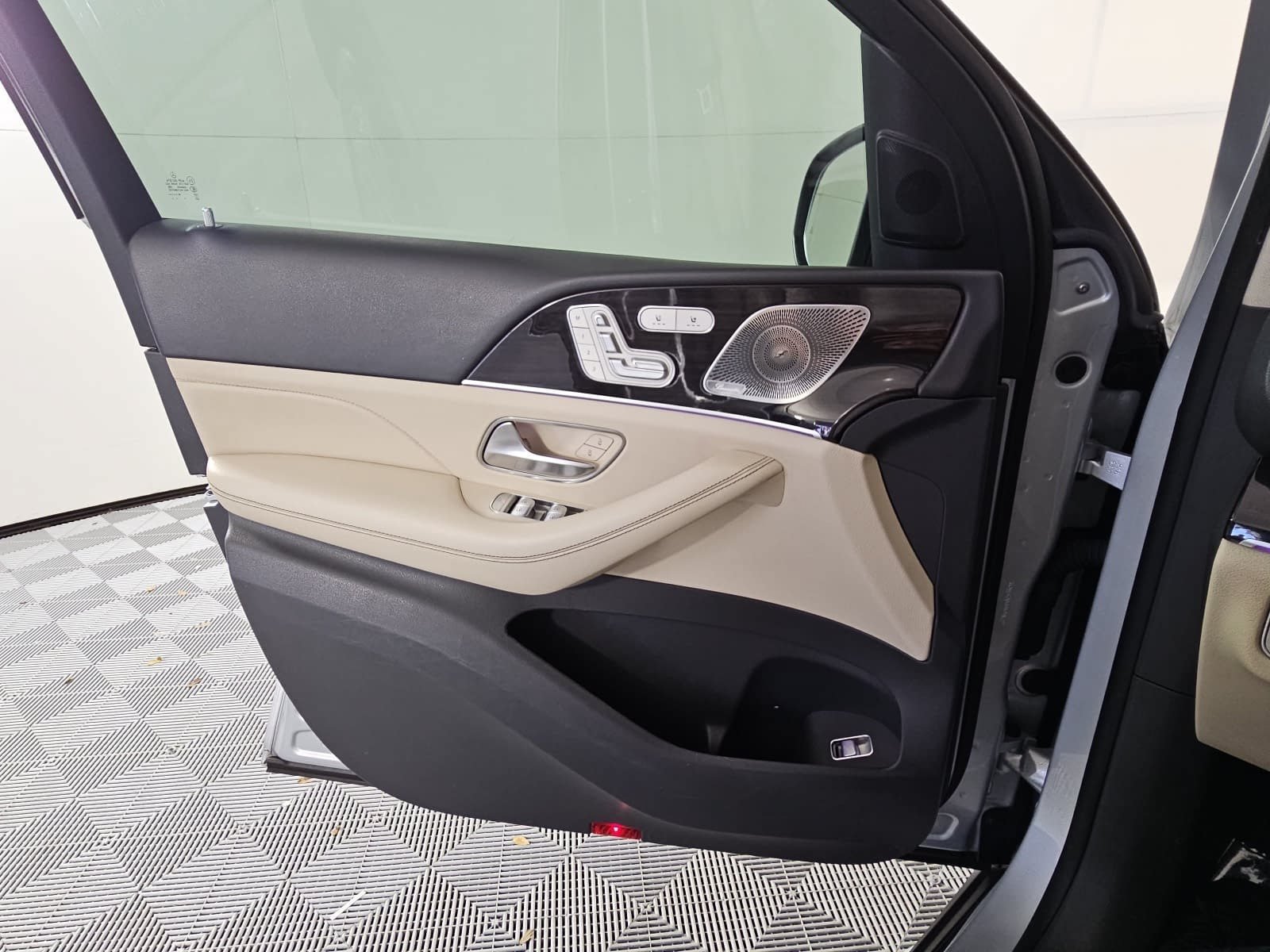 Used 2020 Silver Mercedes-Benz GLE 350 image 27