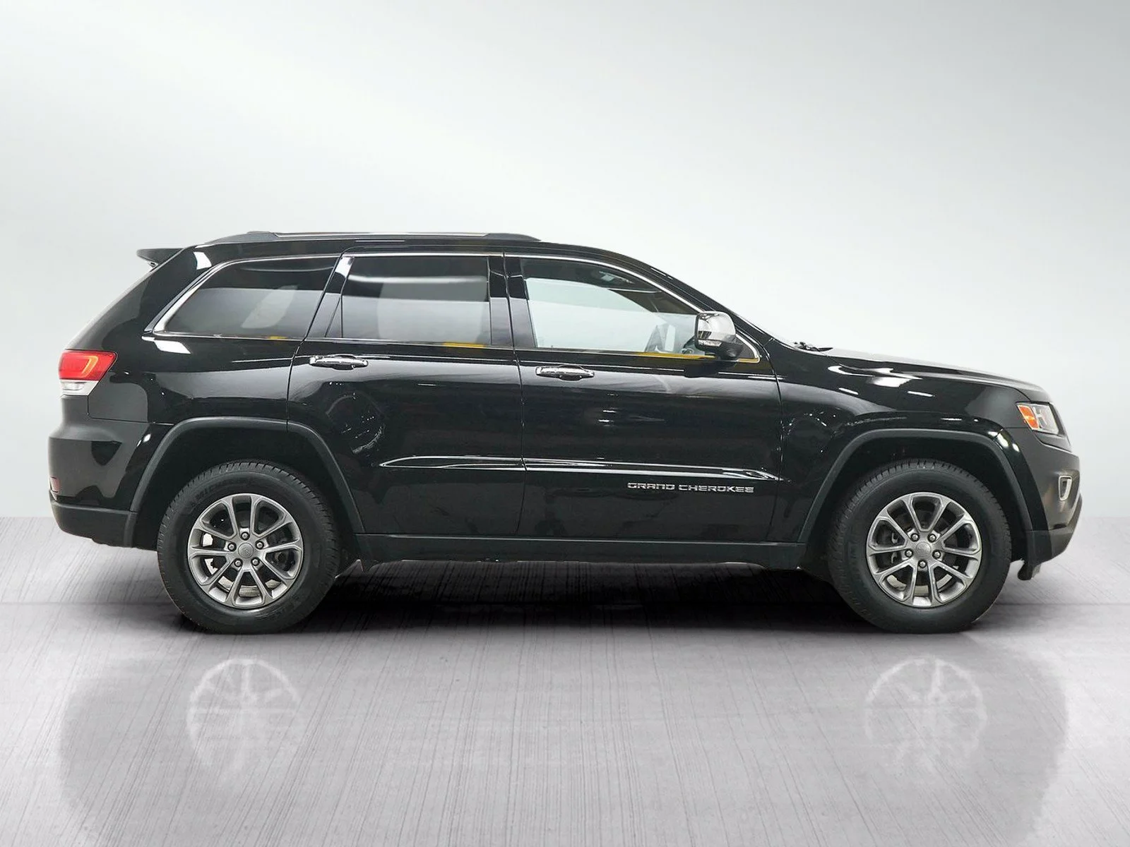 Used 2015 Brilliant Black Crystal Pearlcoat Jeep Limited image 6
