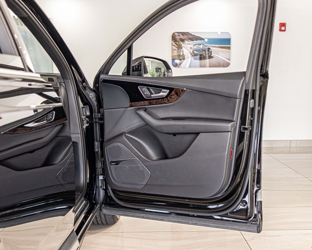 Used 2019 Black Audi 55 Premium image 44
