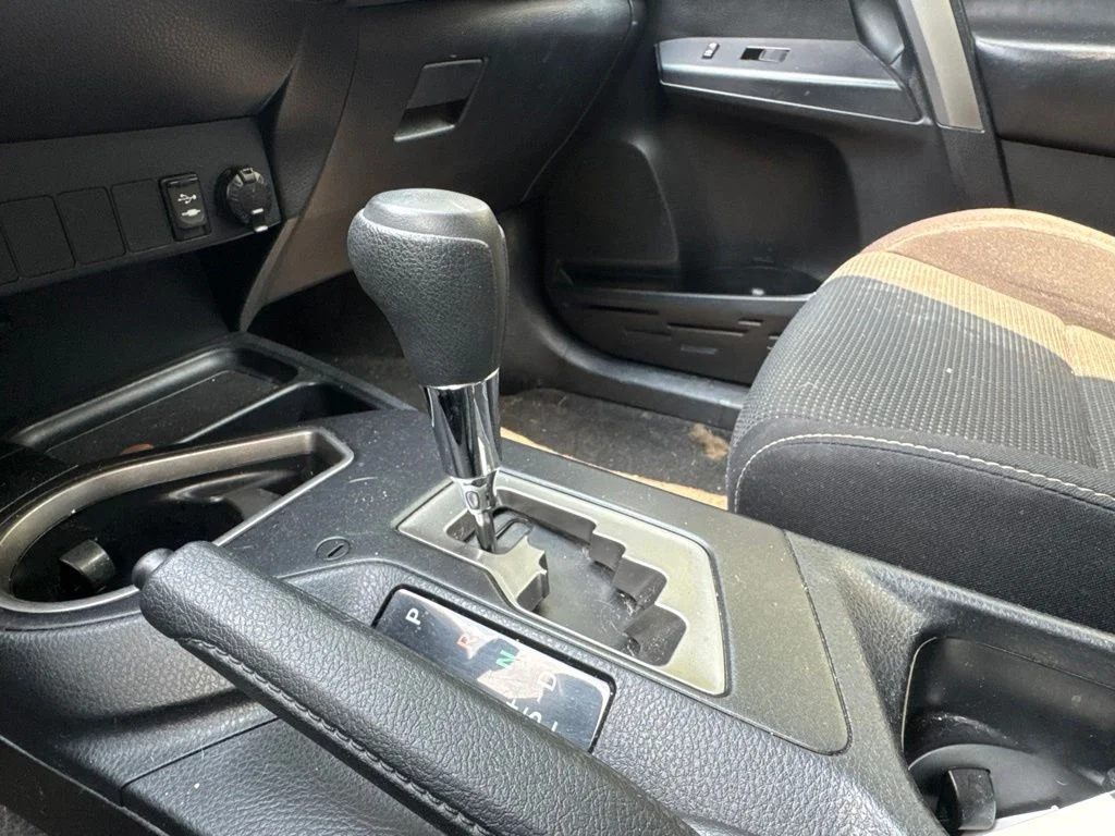 Used 2018 Silver Toyota XLE image 19