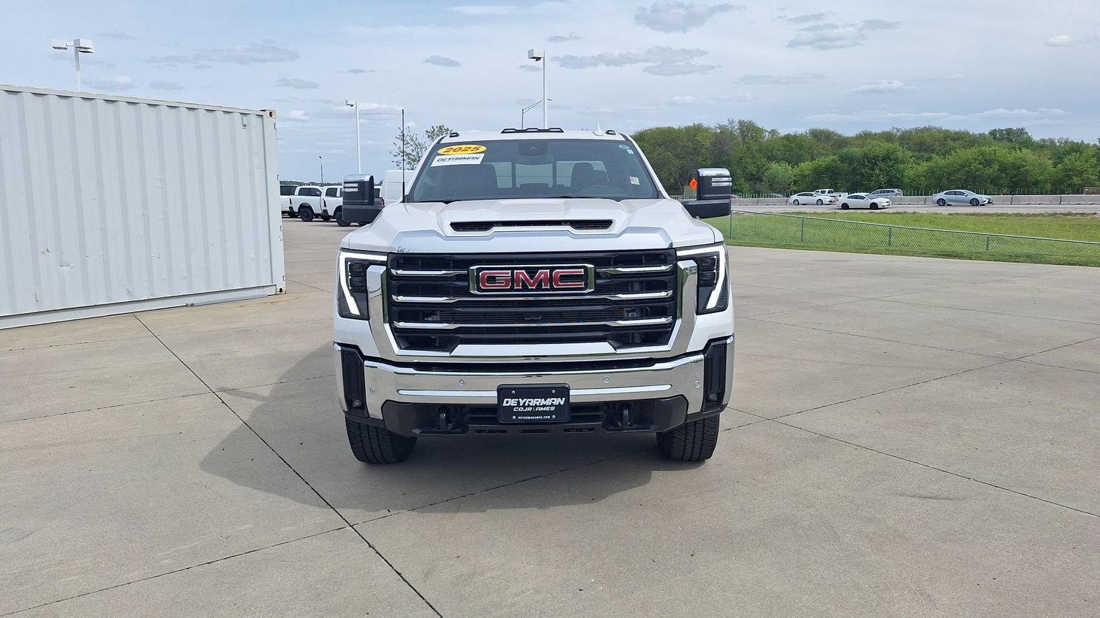 Used 2025 White GMC SLT image 9