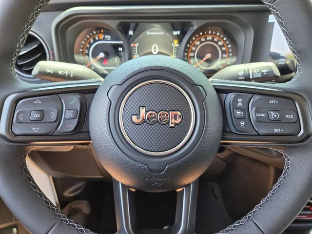 New 2026 Bright White Clear-Coat Exterior Paint Jeep Rubicon X image 24