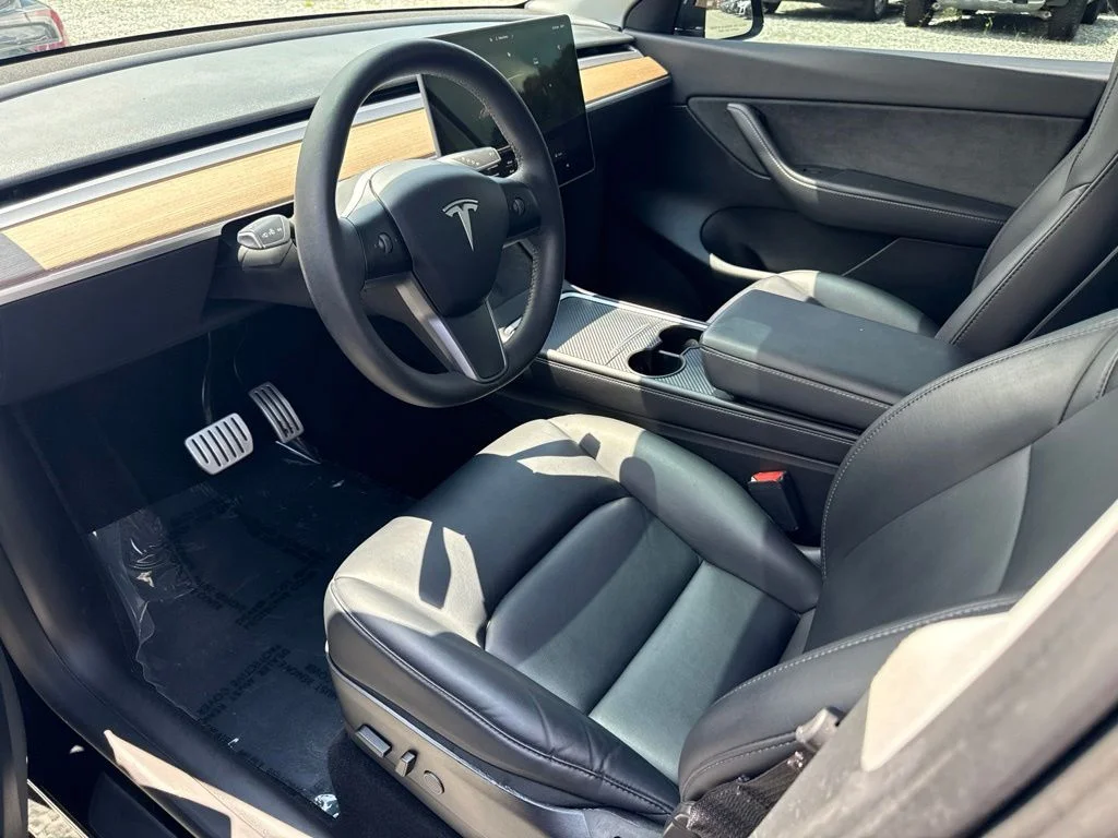 Used 2022 Black Tesla Performance image 3