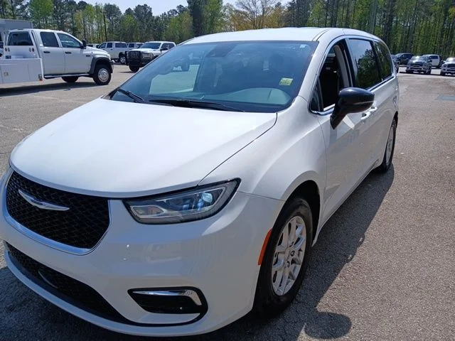 Used 2024 White Chrysler Touring L image 7