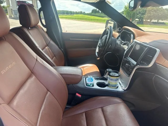 Used 2018 Ivory Jeep Summit image 4