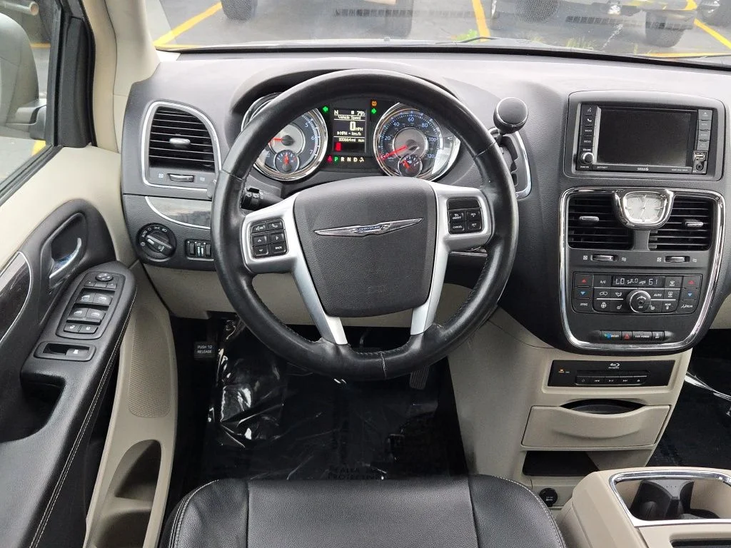 Used 2013 Silver Chrysler Touring-L image 16